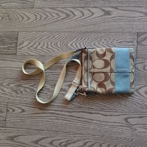 Cute crossbody bag by Coach 🌼🍀⭐